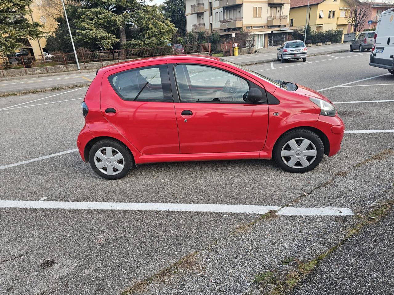 Toyota Aygo 1.0 12V VVT-i 5 porte Sol Connect MMT