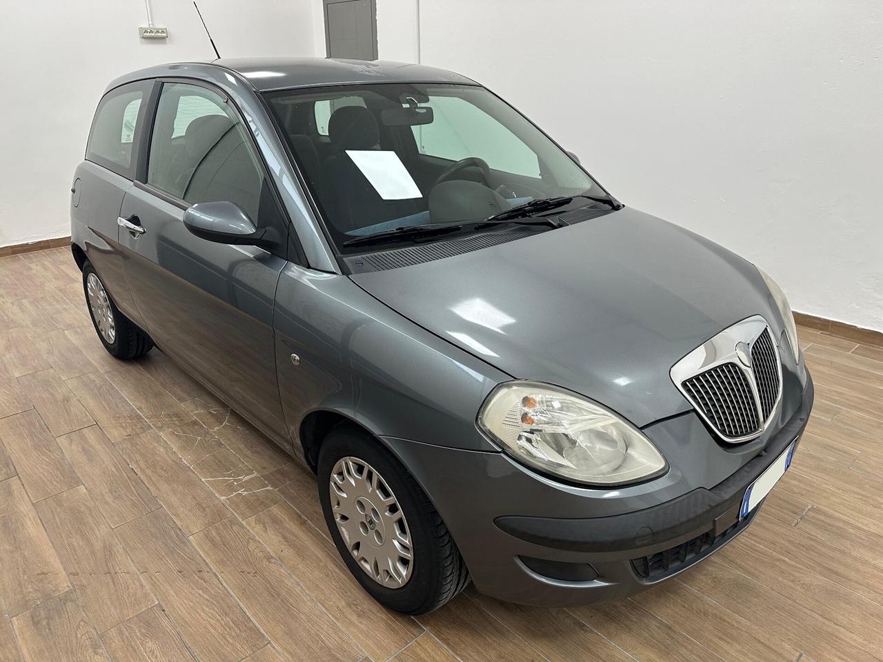 Lancia Ypsilon 1.2 60cv NEOPATENTATI