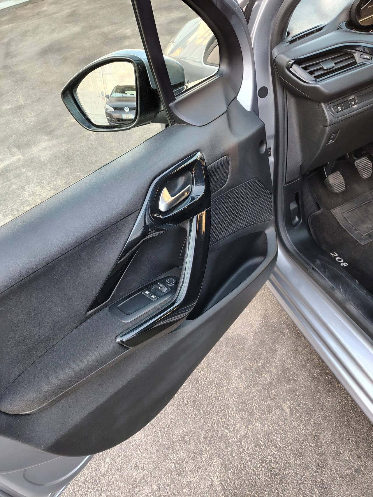 Peugeot 208 PureTech 82 Stop&Start 5 porte Signature