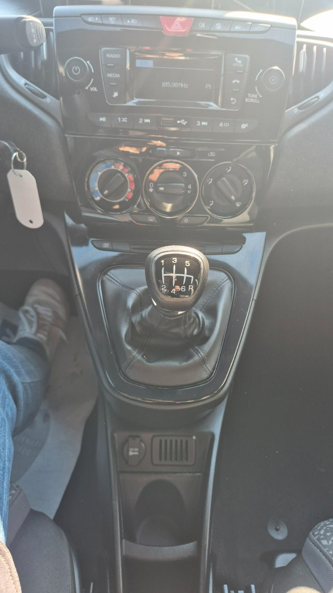 Lancia Ypsilon 1.0 FireFly 5 porte S&S Hybrid Silver