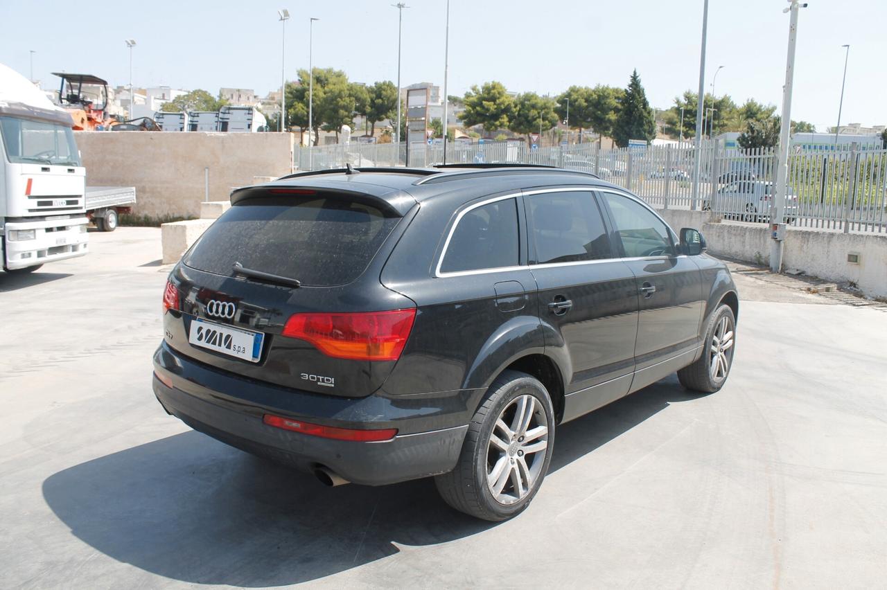 Audi Q7 3.0 V6 TDI 233CV quattro tiptronic