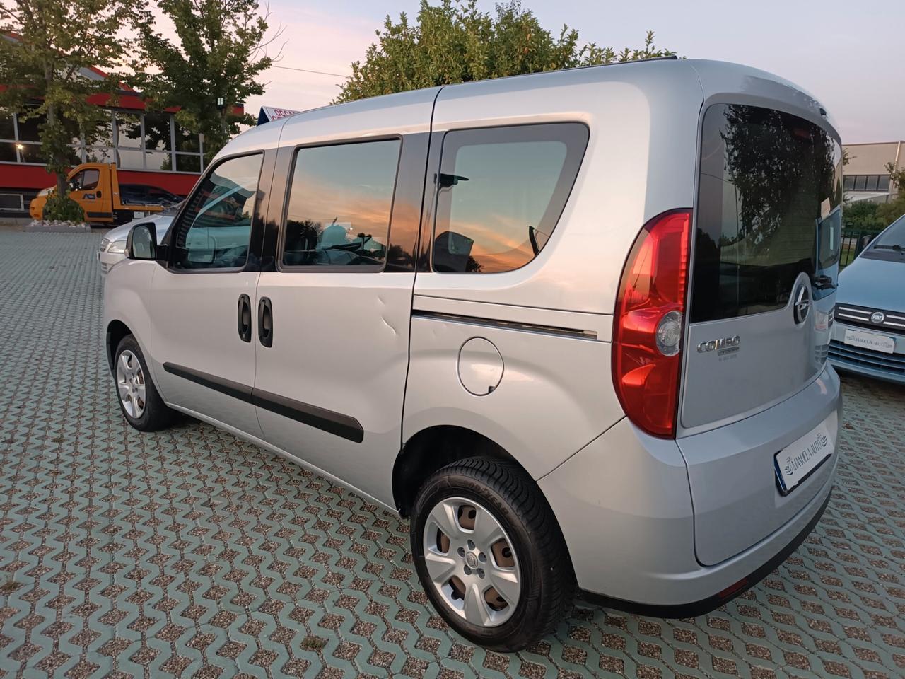 Opel Combo 1.6 CDTi~Diesel~190.000~GARANZIA~2017