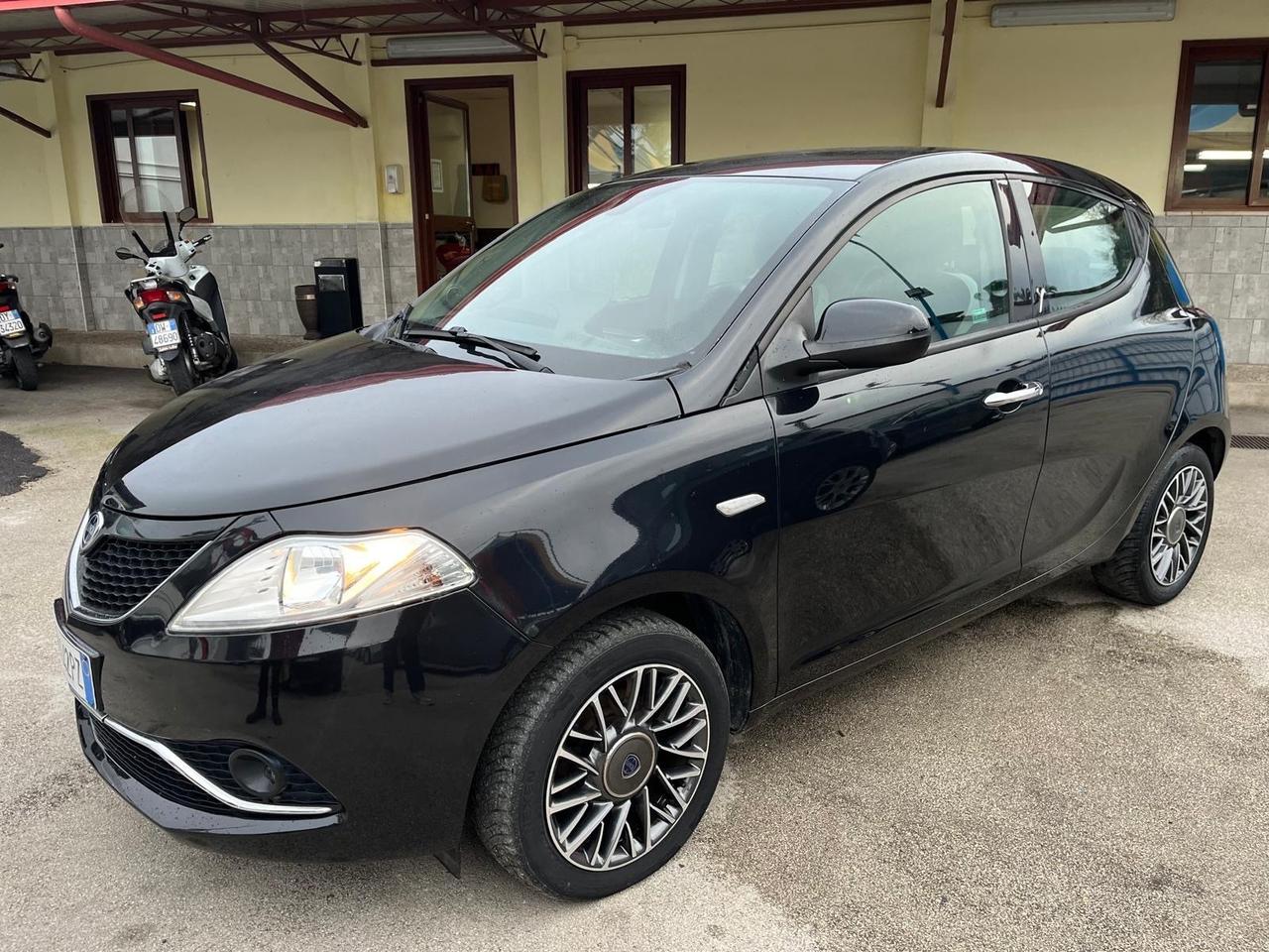 Lancia y 0.9 twinair benz.-cambio automatico-full-2016