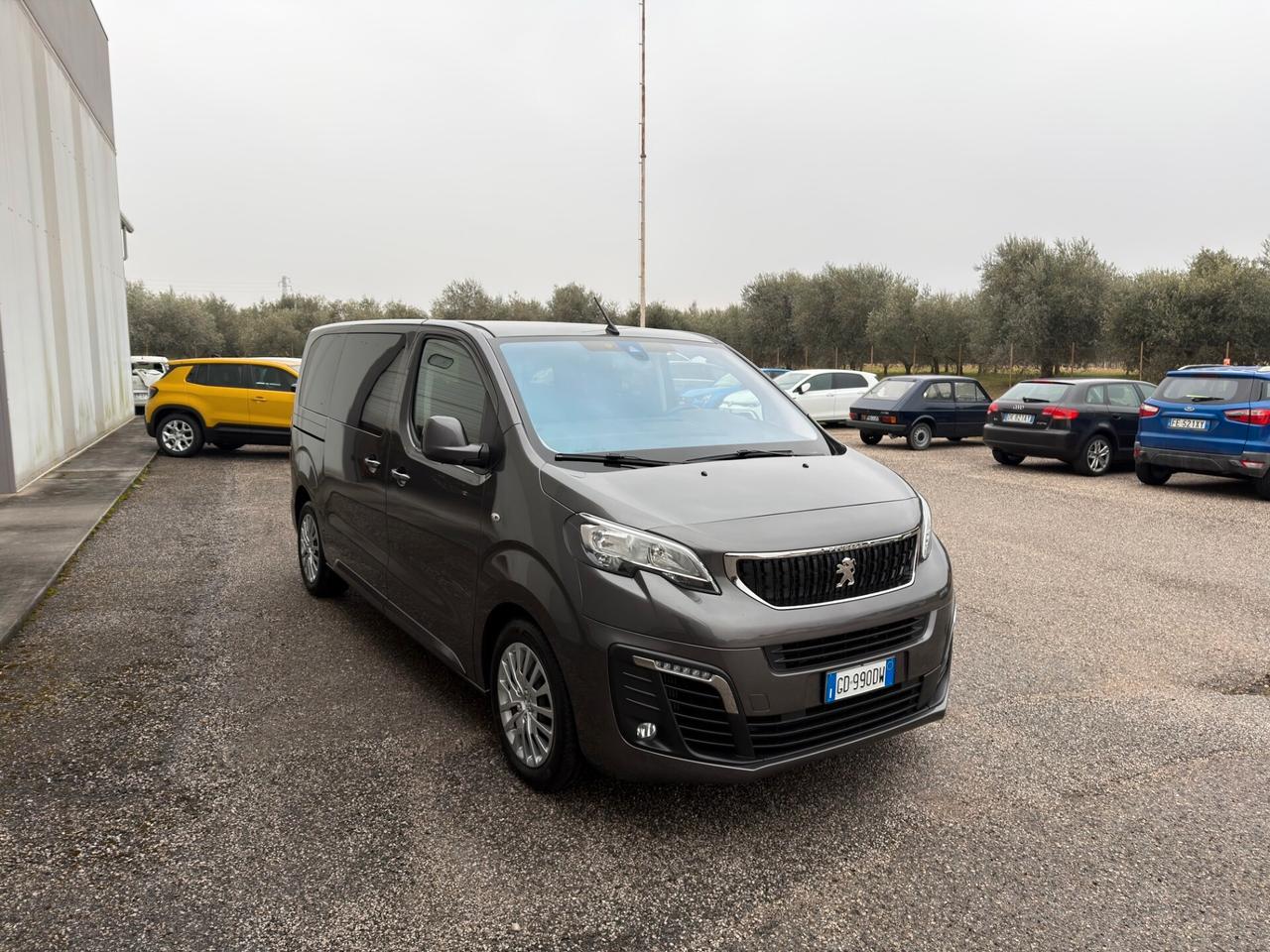 Peugeot Traveller BlueHDi 120 S&S EAT8 Standard Active