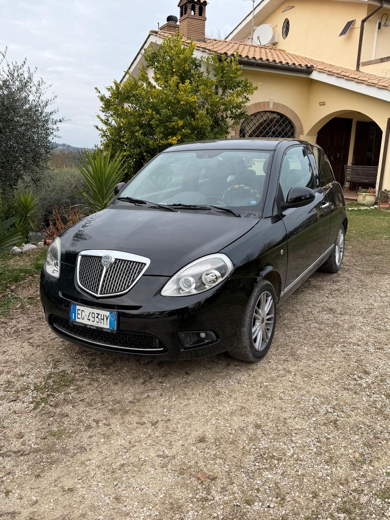 Lancia Ypsilon 1.2 69 CV 5 porte GPL Ecochic Silver