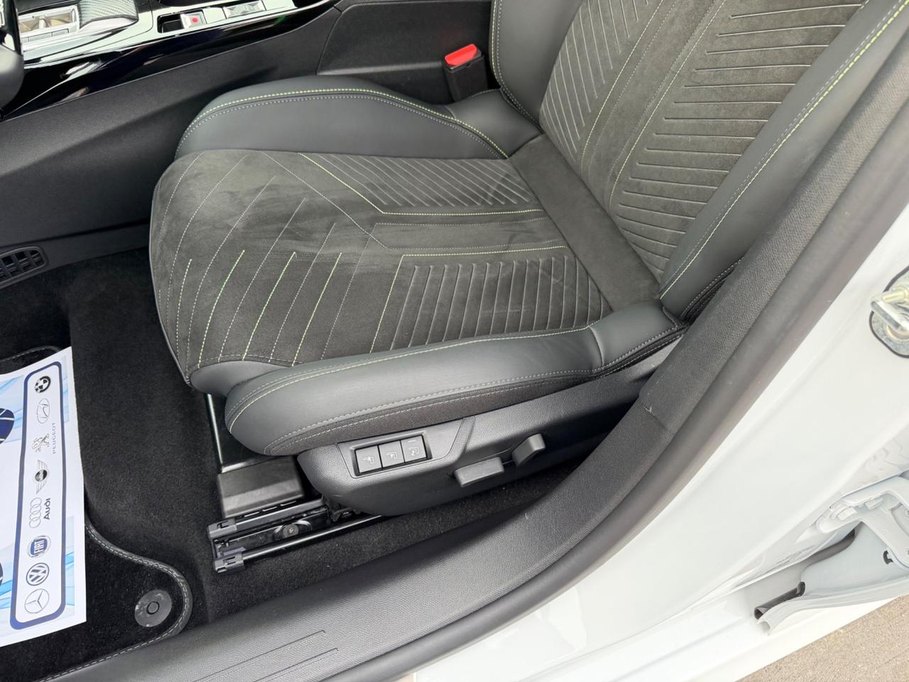 Peugeot 208 Hybrid 110 e-DCS6 GT