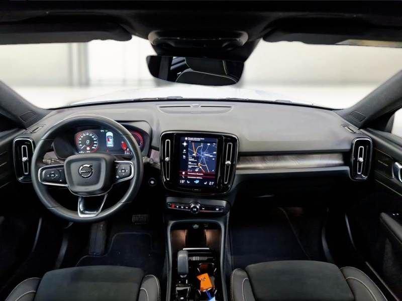 Volvo XC40 Recharge T4 129+82 CV Plug-In Hybrid Automatica Recharge Ultimate Dark N1 Autocarro
