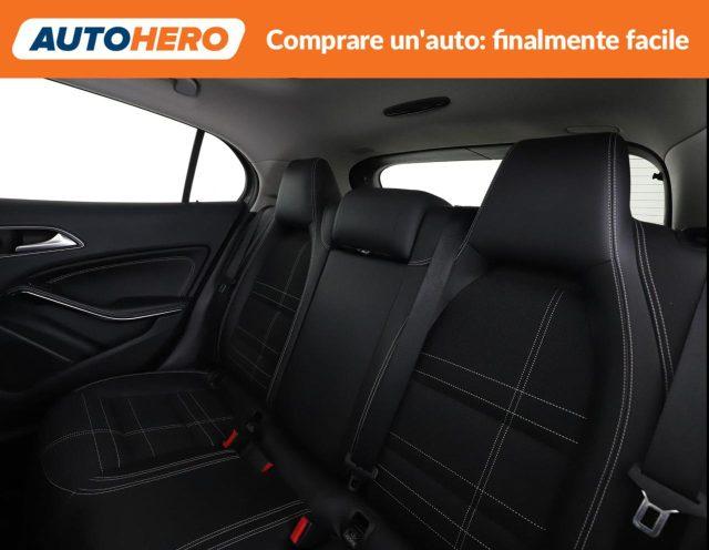 MERCEDES-BENZ GLA 180 Premium
