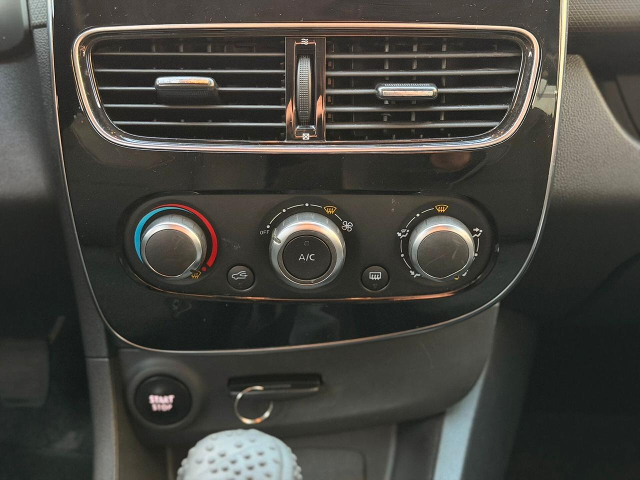 Renault Clio TCe 12V 75 CV 5 porte Moschino Intens