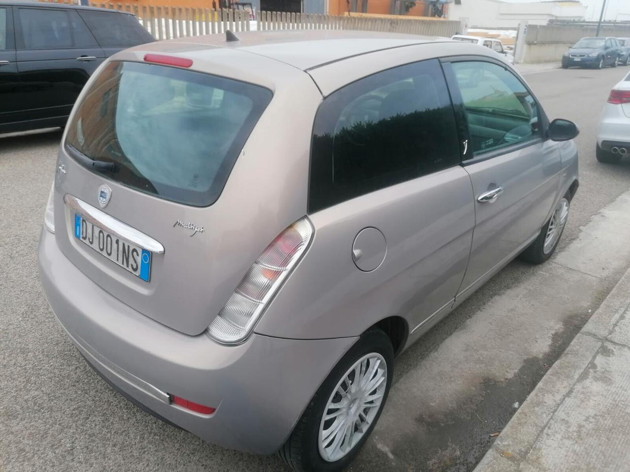 Lancia Ypsilon 1.3 MJT 75 CV Platino