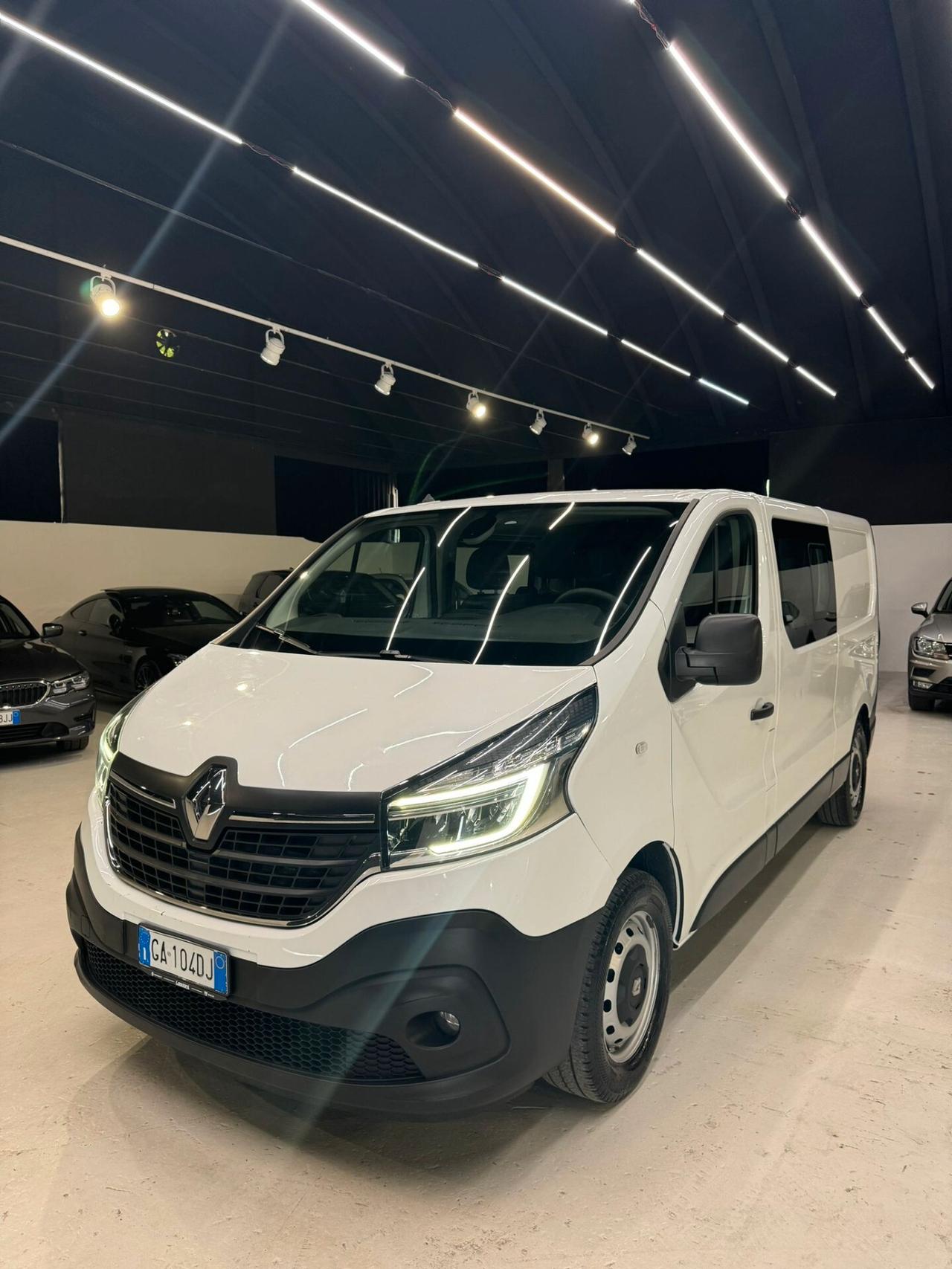 RENAULT TRAFIC 6 POSTI