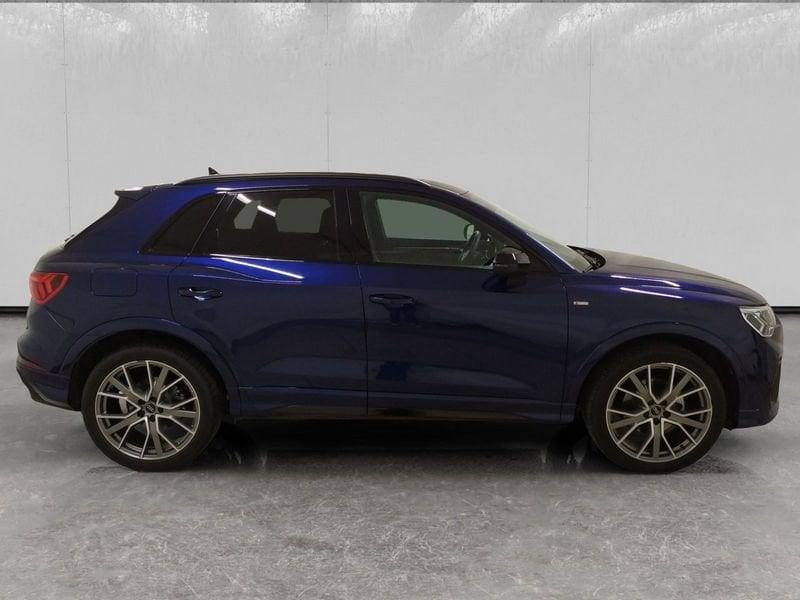 Audi Q3 35 2.0 tdi Identity Black s-tronic