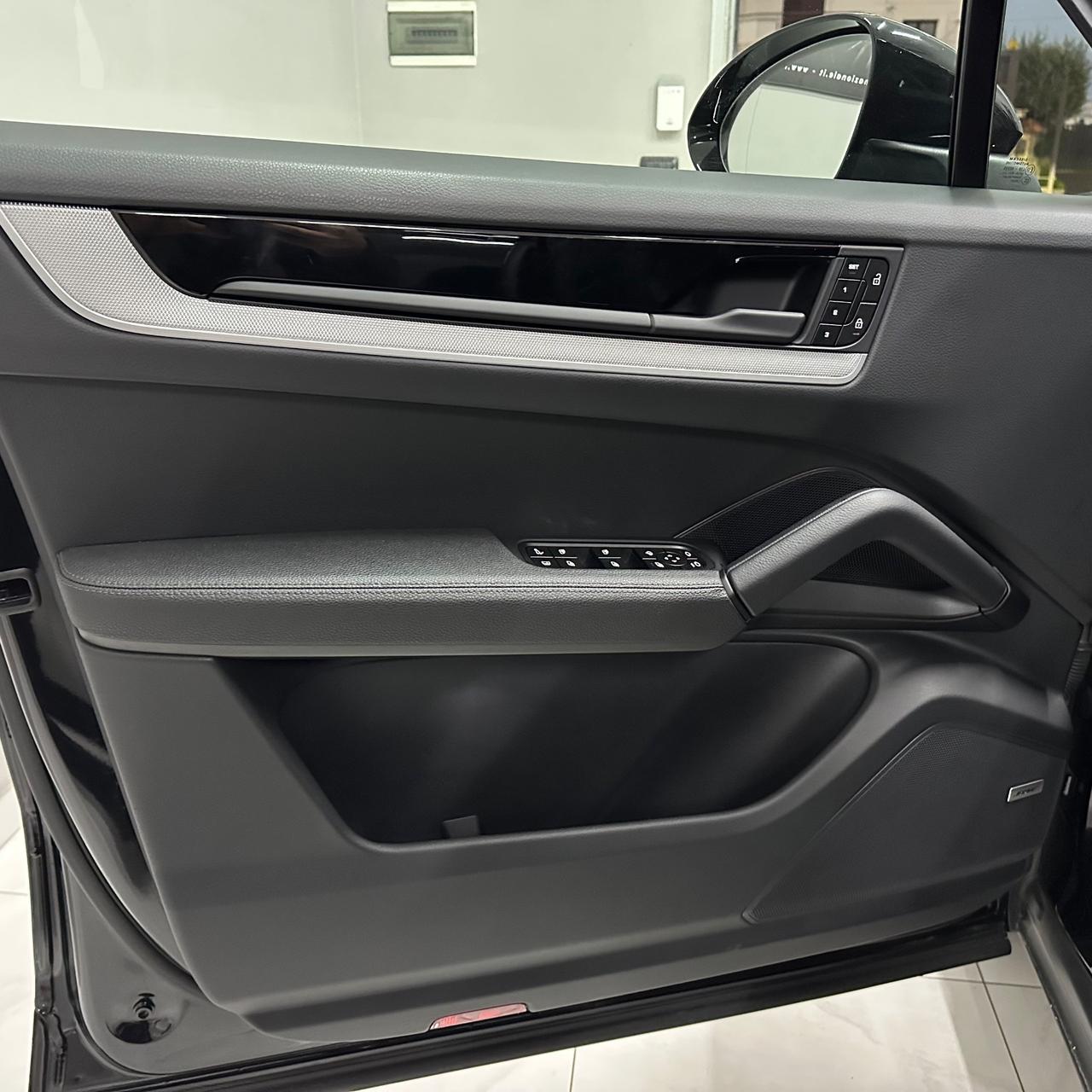 Porsche Cayenne Coupé 3.0 Hybrid plug-in Black Edition 470cv