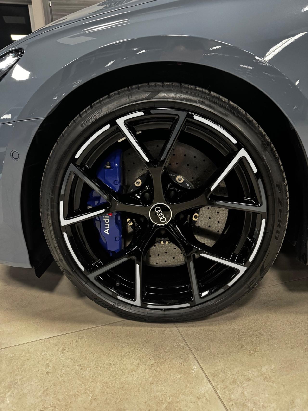 AUDI RS3 PERFORMANCE + CARBOCERAMICA