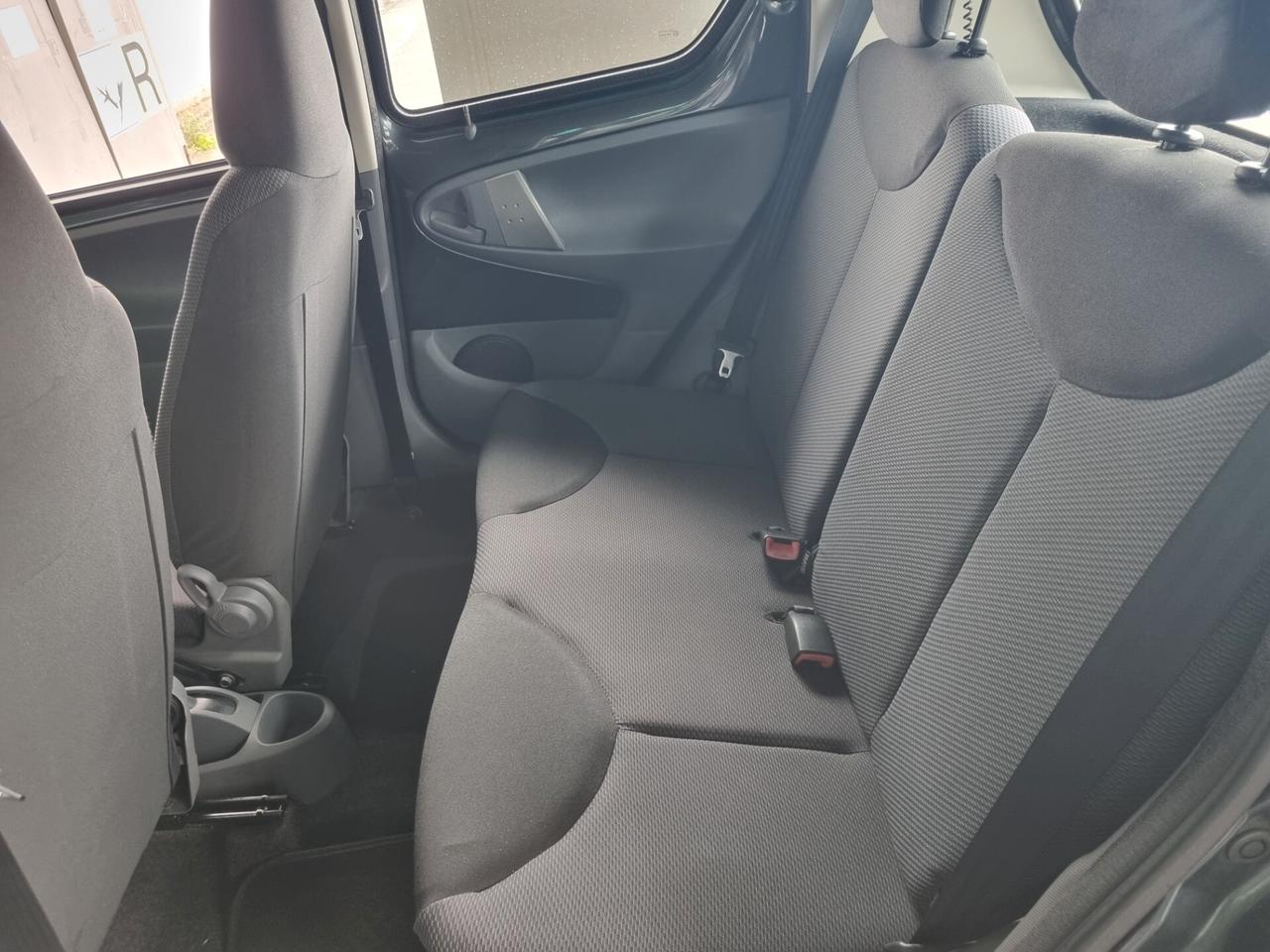 Toyota Aygo 1.0 12V VVT-i 5 porte Sol