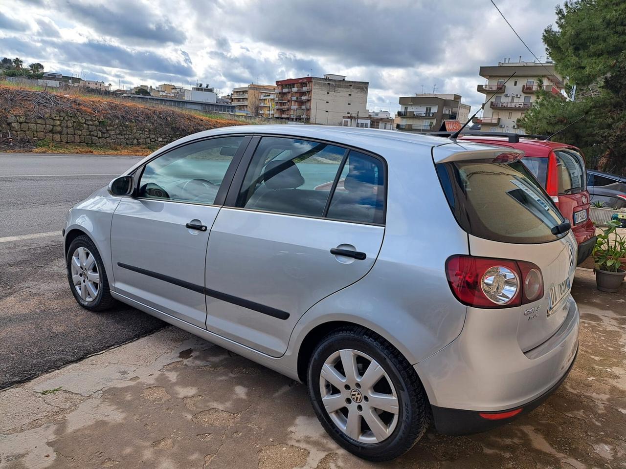 Volkswagen Golf Plus 1.9 TDI 5p-doppi gomme