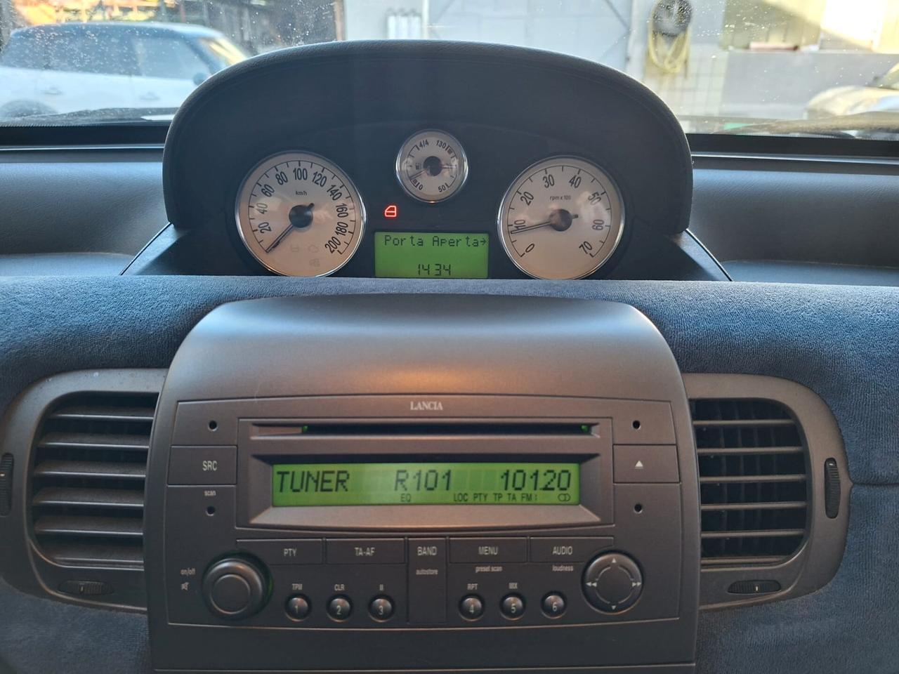 Lancia Ypsilon 1.2 8v Argento, adatta anche ai neop.