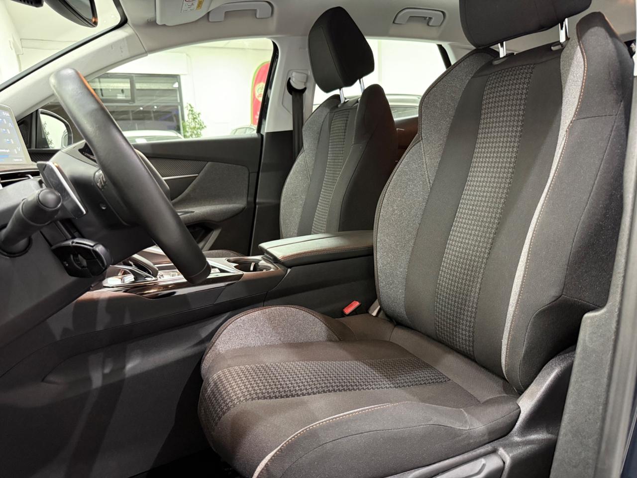 Peugeot 3008 BlueHDi 130 S&S EAT8 Business