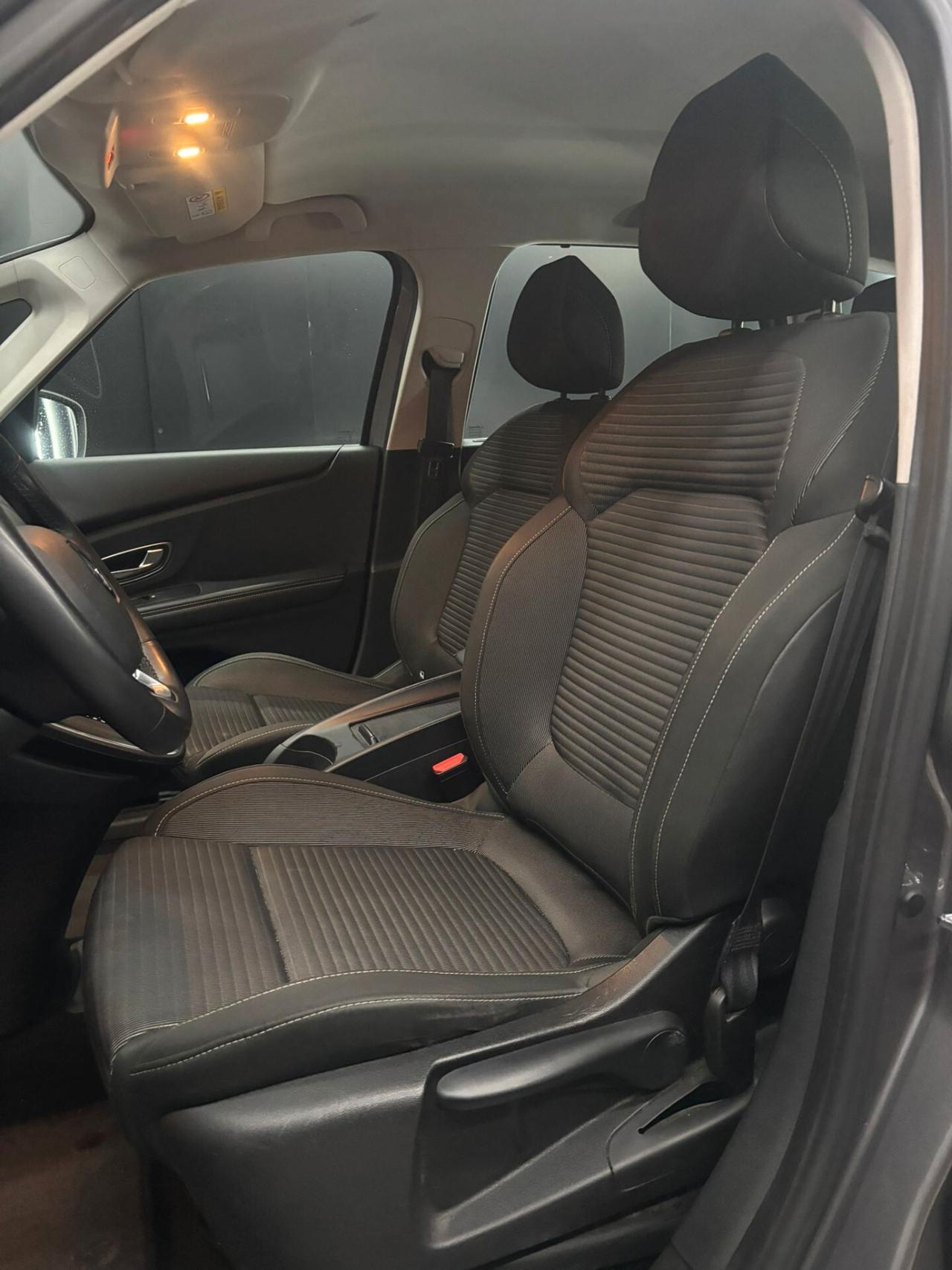 Renault Scénic Blue 1.7 dCi 120 CV EDC Sport Edition2