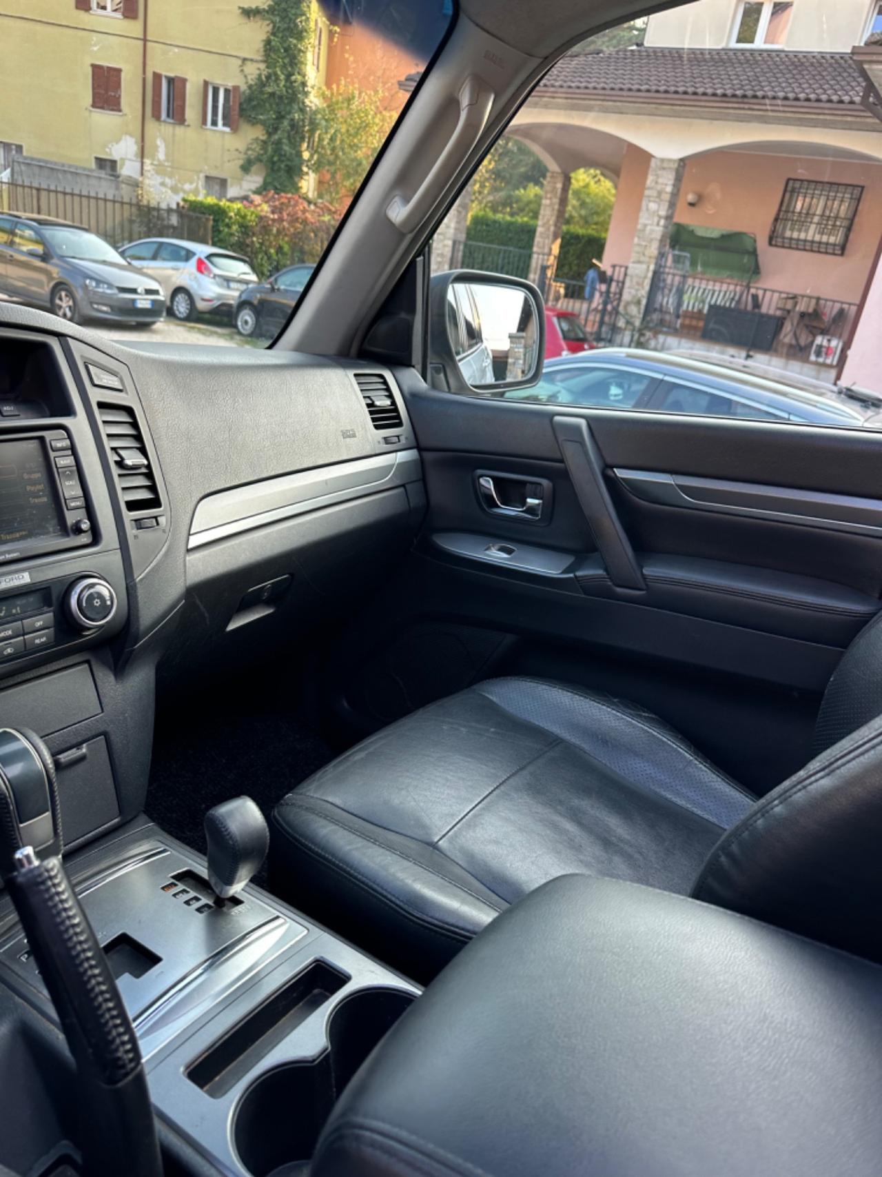 Mitsubishi PAJERO 3.2 DI-D 7POSTI TETTO 16V 5P INSTYLE