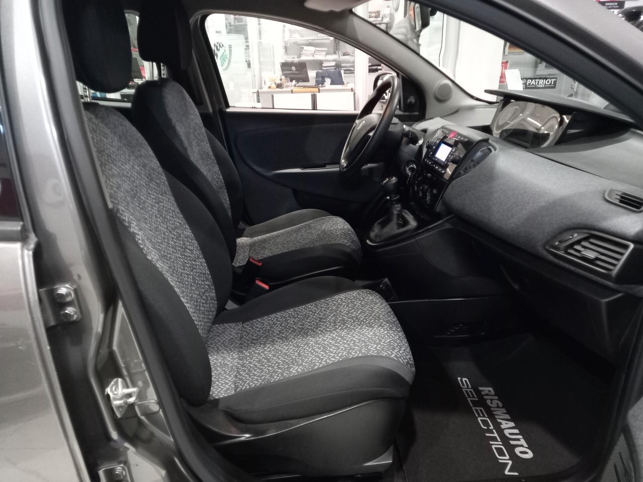 Lancia Ypsilon 1.0 FireFly 5 porte S&S Hybrid Ecochic Gold