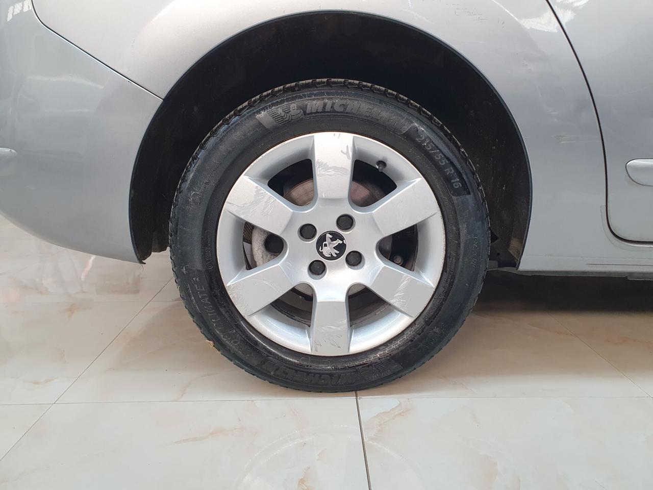 Peugeot 5008 1.6 hdi 115cv Active 2015