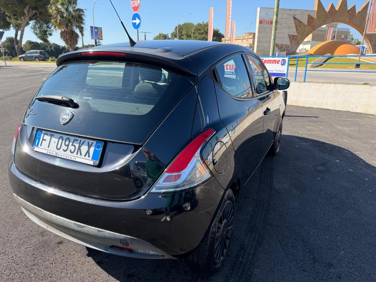 Lancia Ypsilon 1.2 69 CV 5 porte Elefantino Blu