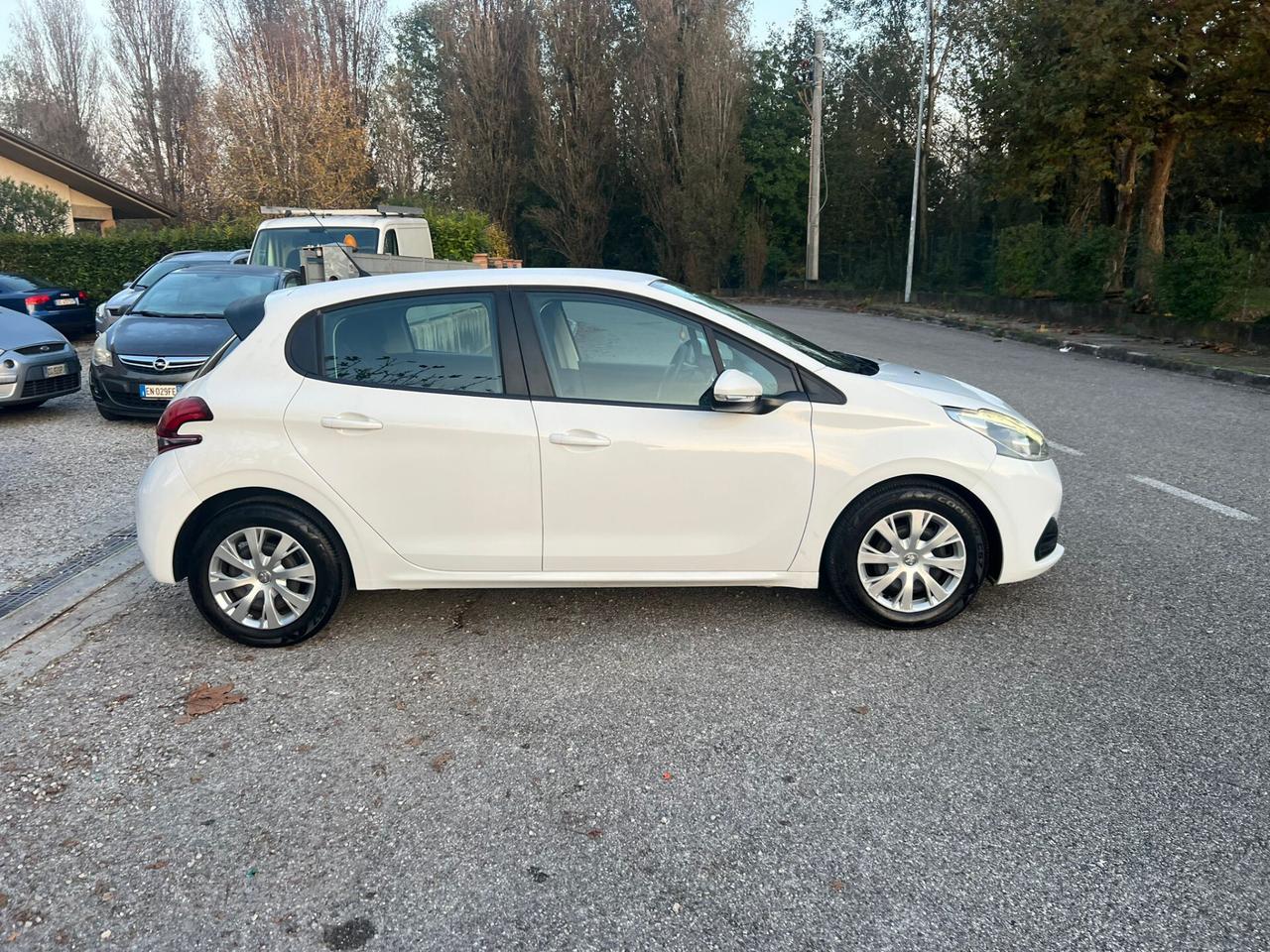 Peugeot 208 BlueHDi 75 S&S 5 porte Active Ok neopatentato