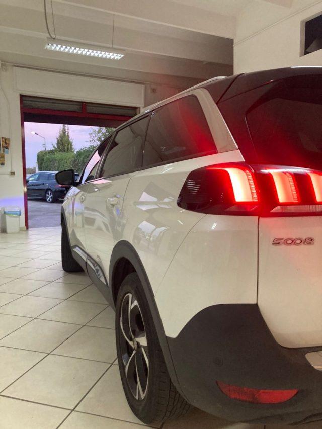 PEUGEOT 5008 BlueHDi 120 S&S Allure