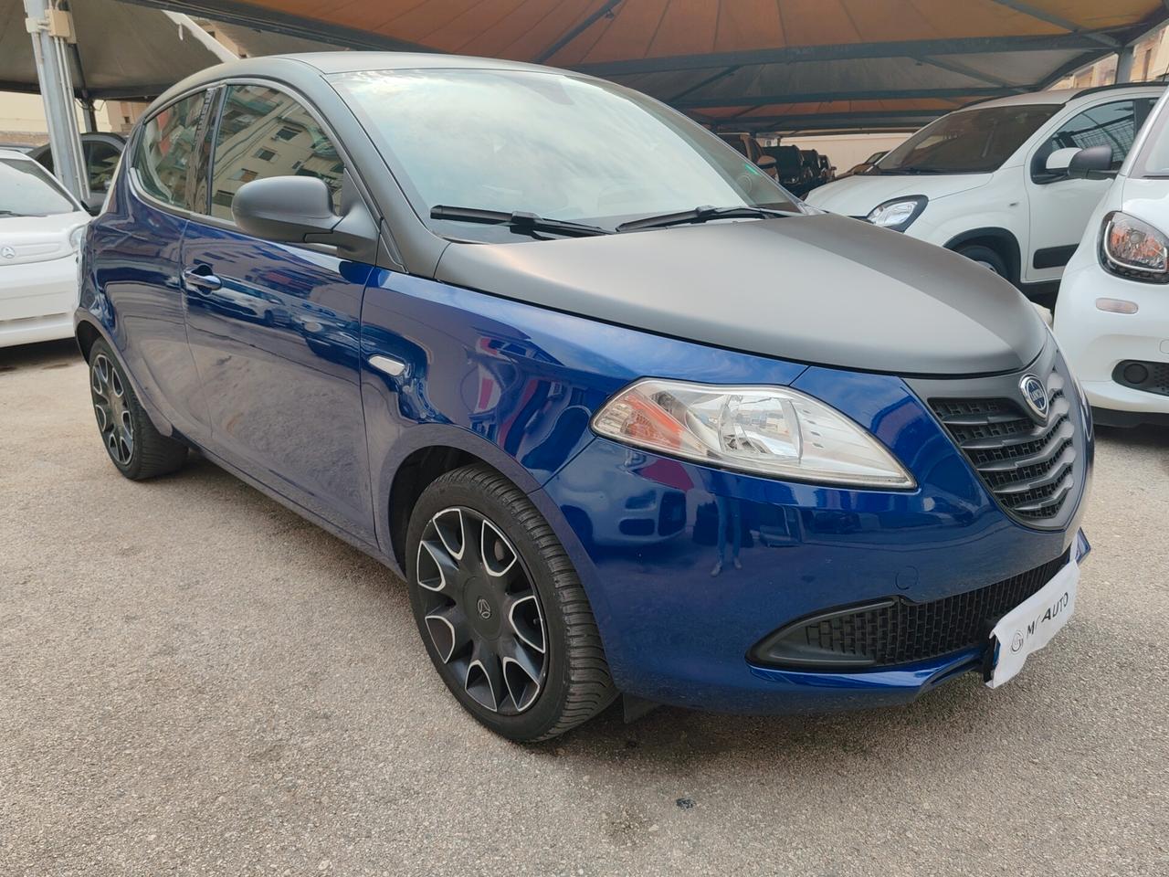 Lancia Ypsilon 1.2 69 CV 5 porte S Momodesign