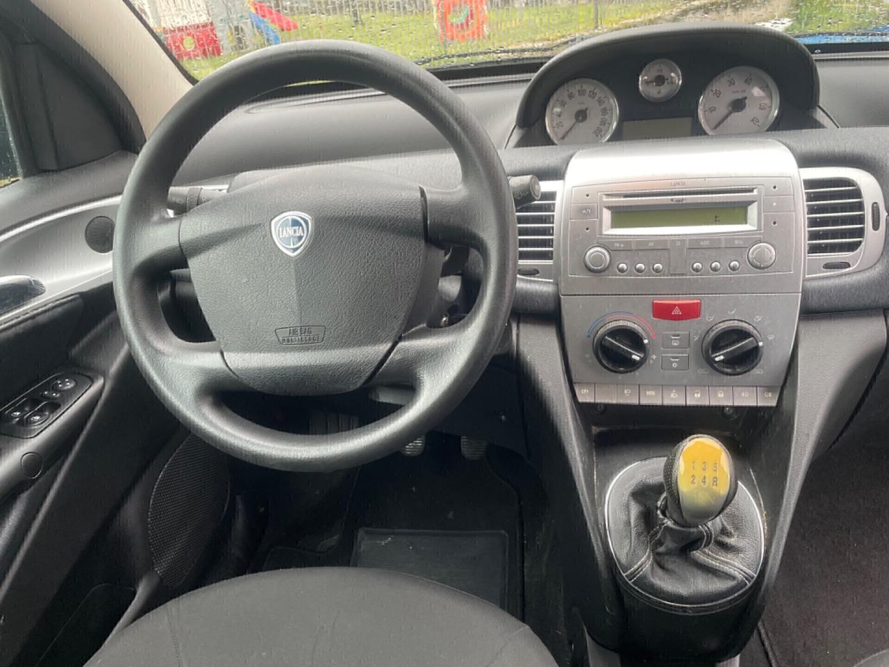 Lancia Ypsilon 1.3 MJT 75 CV Unyca
