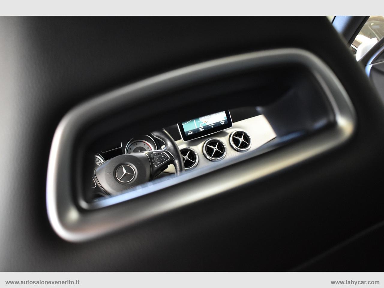MERCEDES-BENZ CLA 200 d Automatic Premium Dark Night