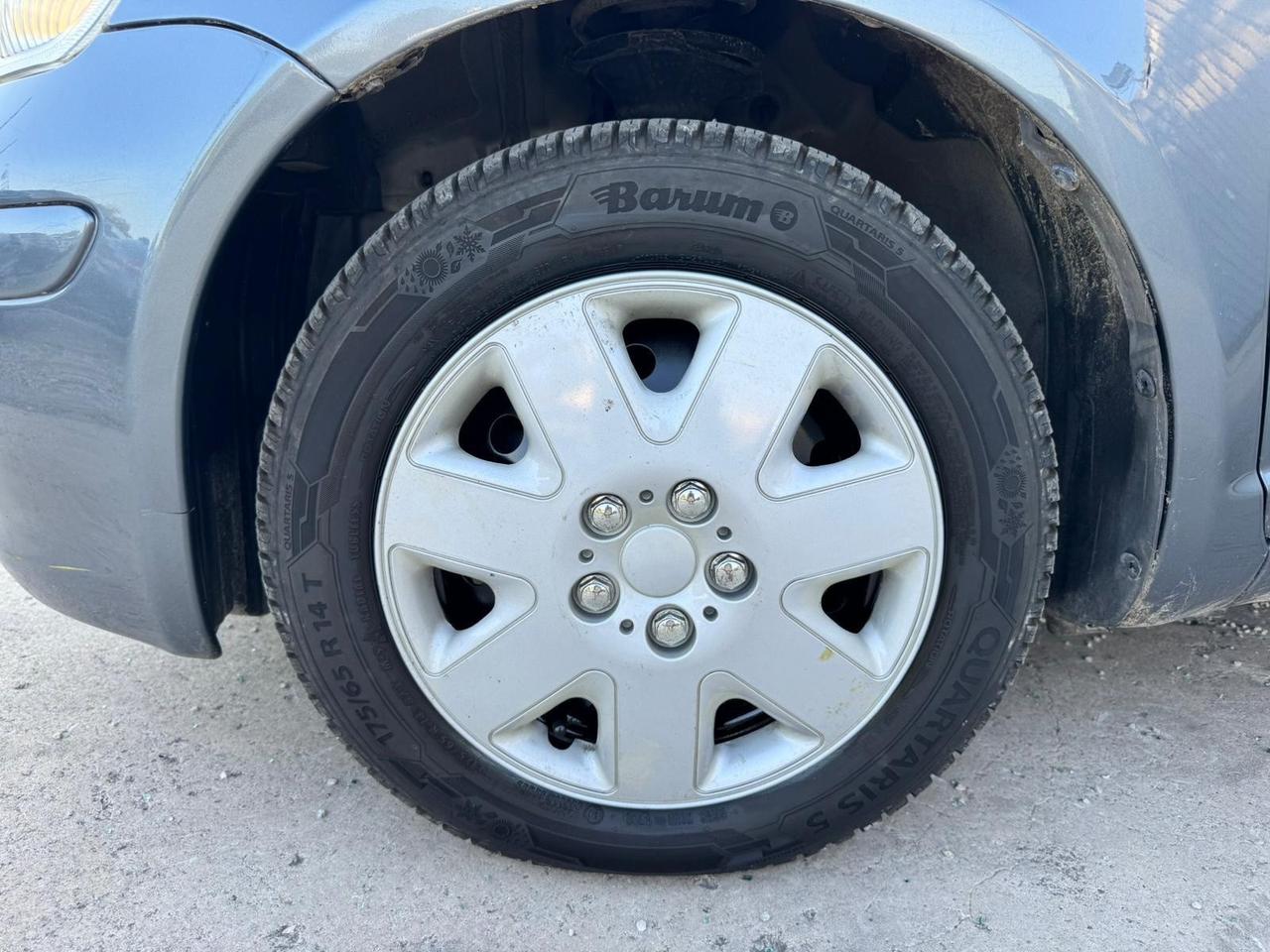 Toyota Yaris 1.0i 16V cat 3 porte Sol