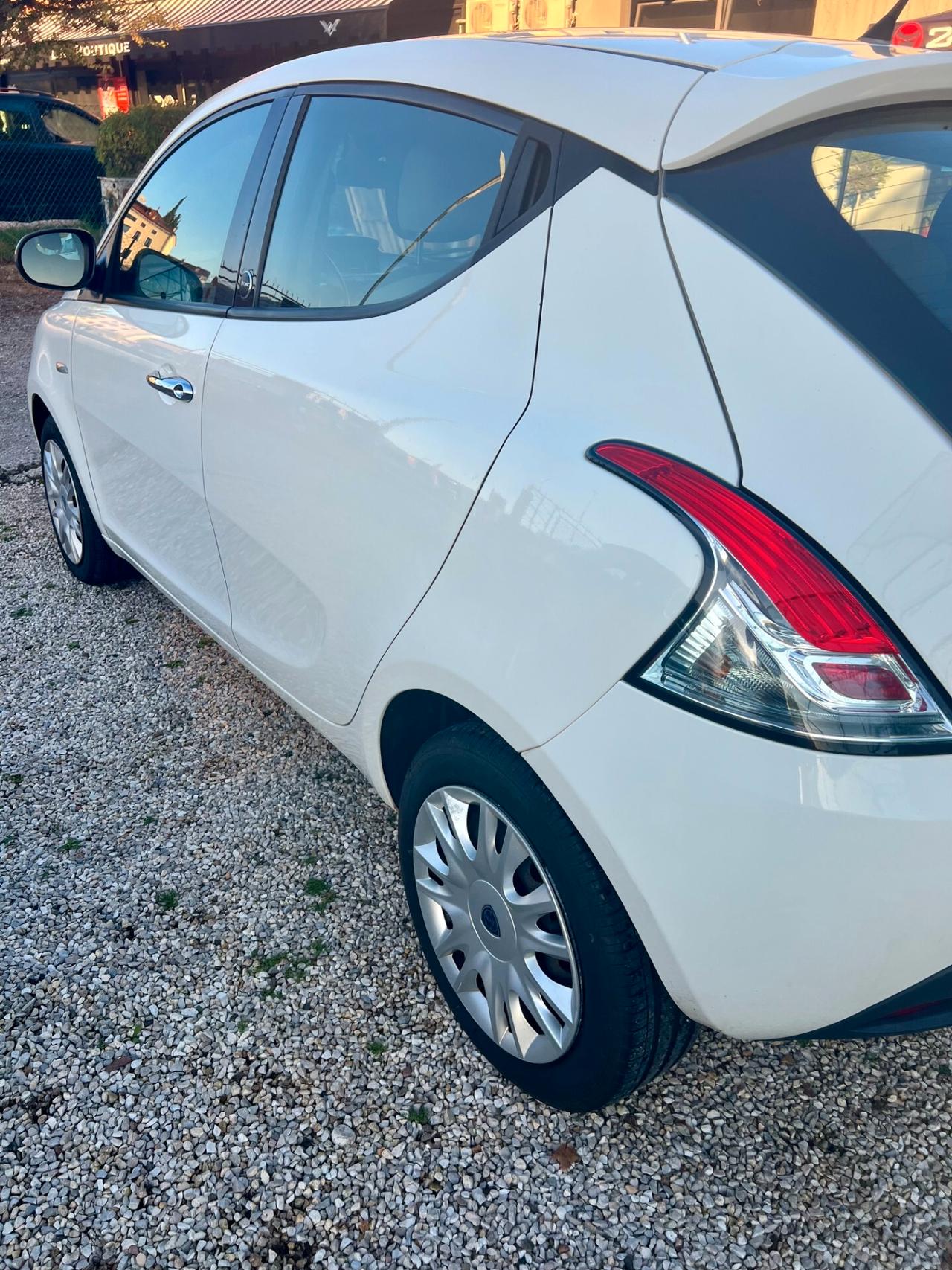 Lancia Ypsilon 1.2 69 CV 5 porte GPL Ecochic Gold