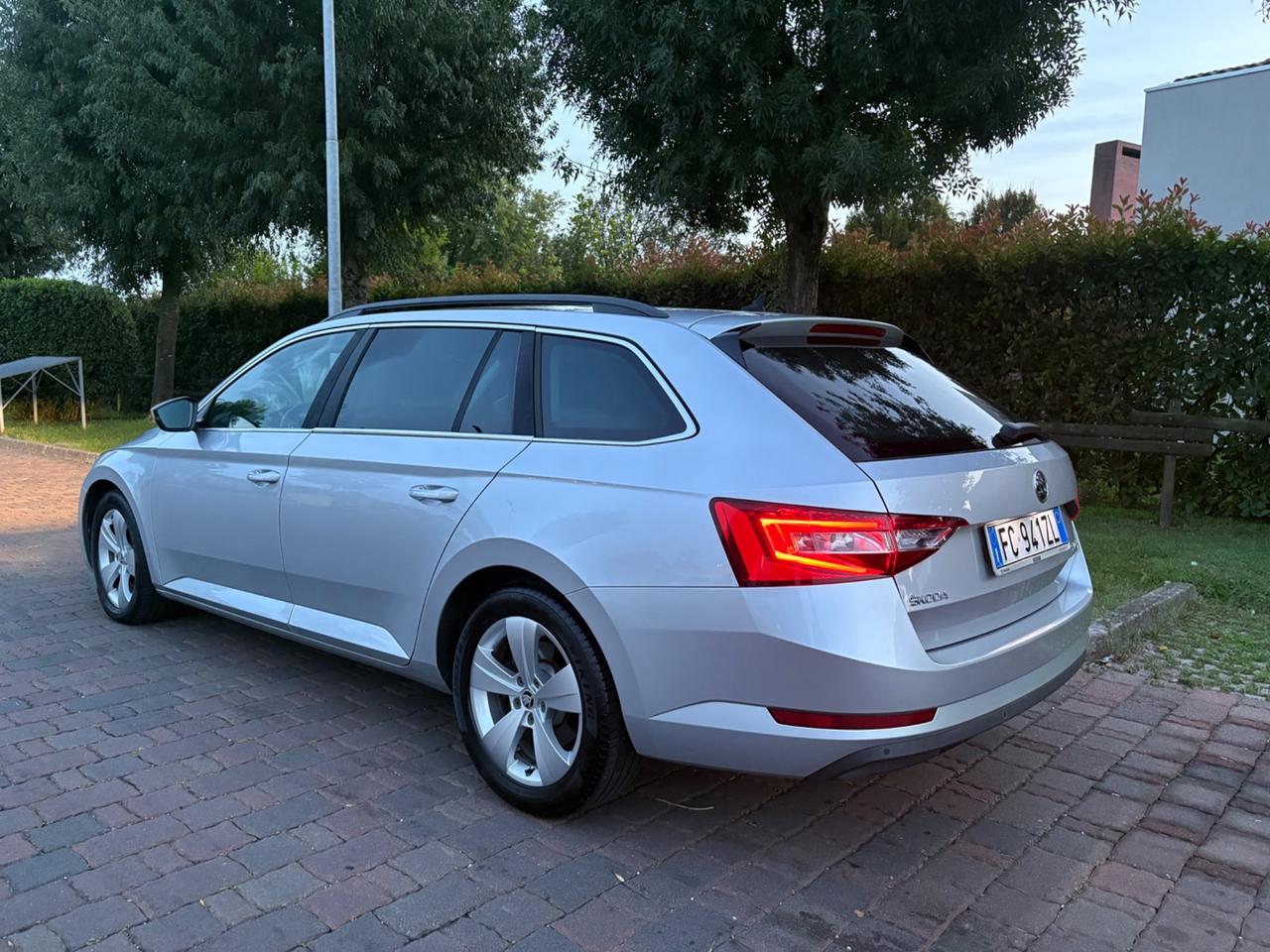 Skoda Superb 2.0 TDI DSG Wagon Style