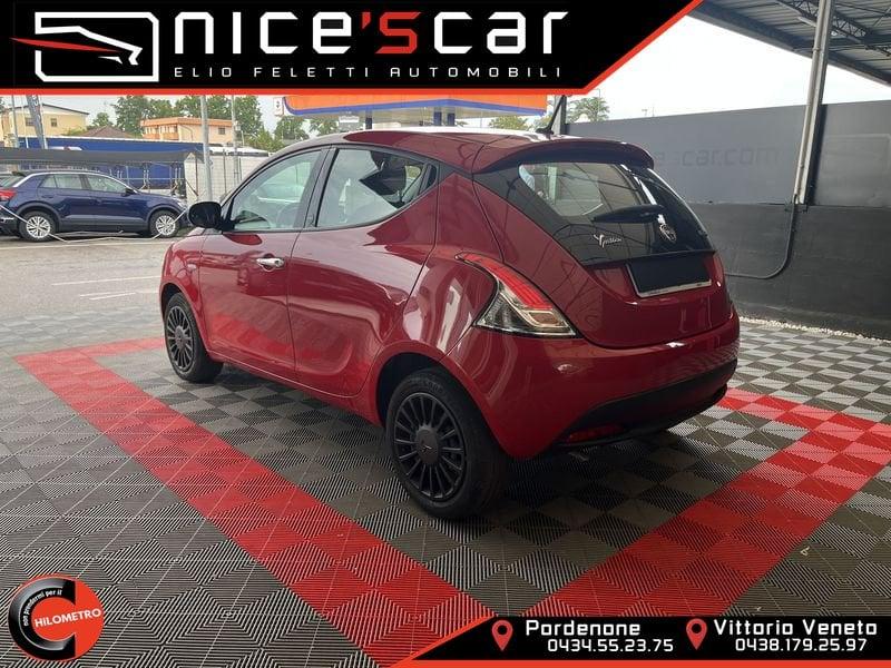 Lancia Ypsilon Ypsilon 1.0 FireFly 5 porte S&S Hybrid Ecochic Silver