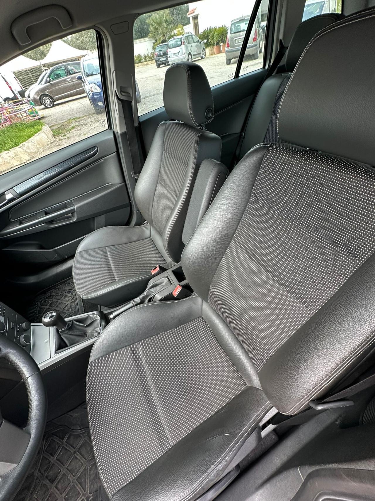 Opel Astra 1.6 16V Twinport 5 porte Cosmo