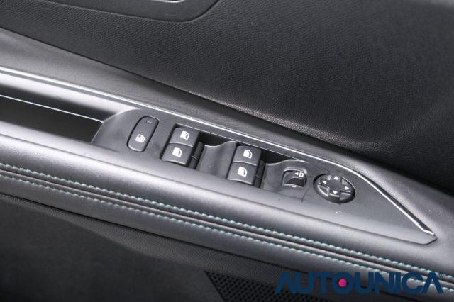 PEUGEOT 3008 HYBRID4 300 E-EAT8 ALLURE PACK