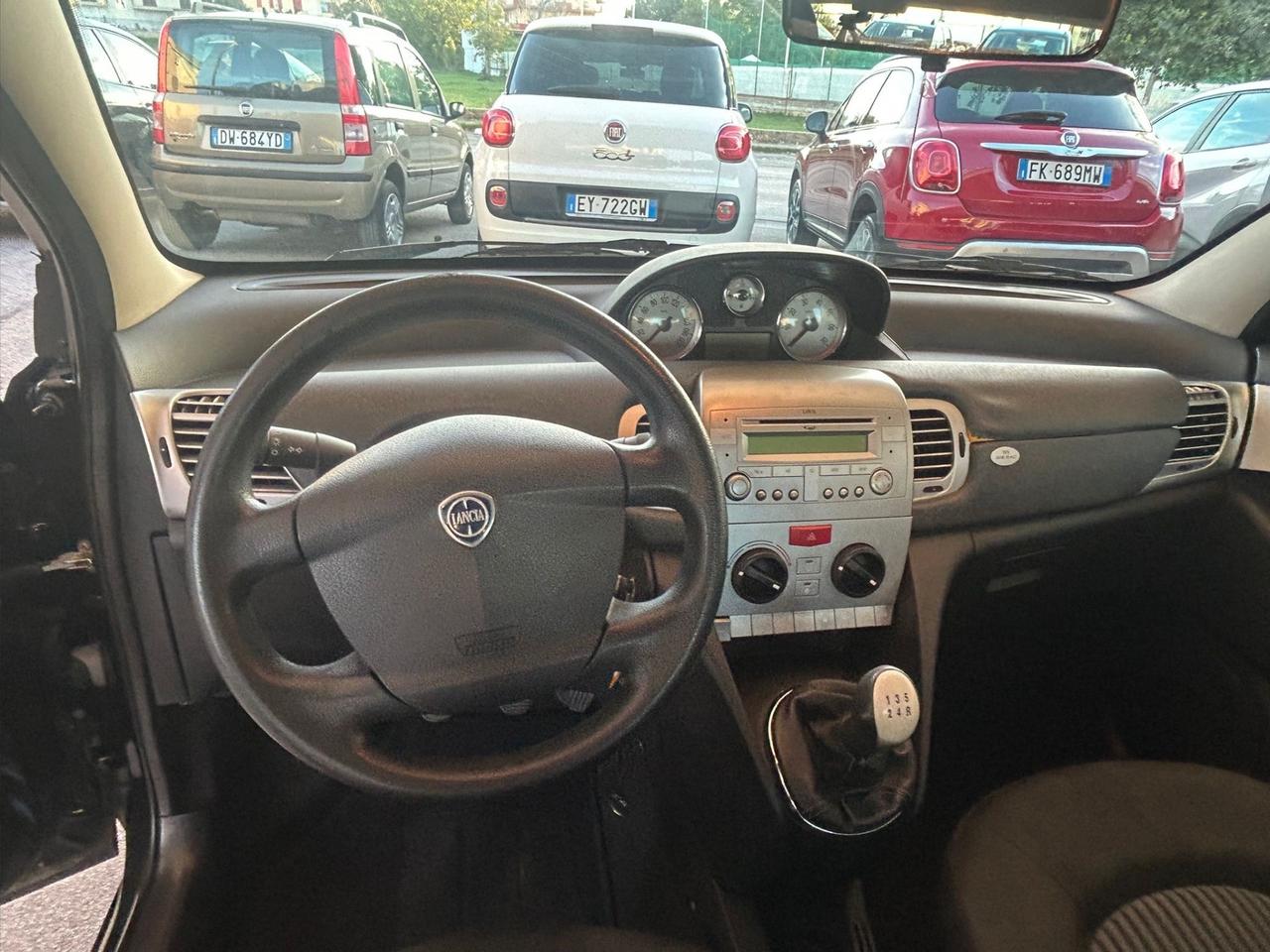 Lancia Ypsilon 1.3 MJT 75 CV versus