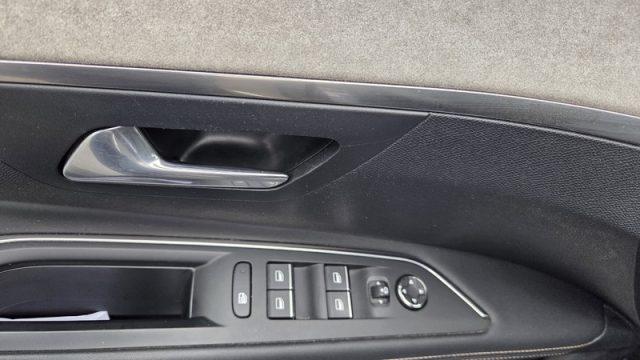 PEUGEOT 3008 BlueHDi 130 S&S EAT8 GT Pack PERMUTE UNICOPROPR.