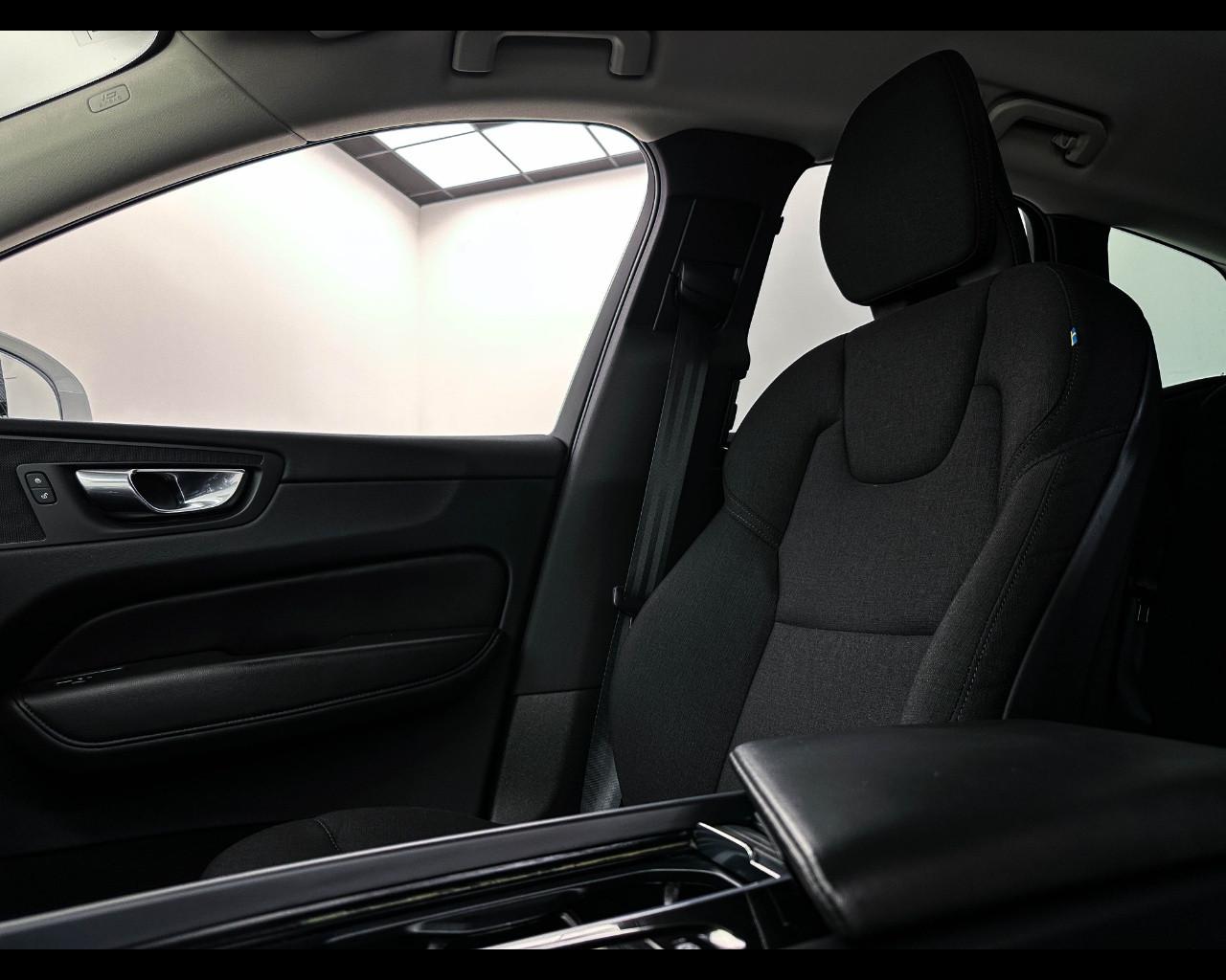 VOLVO XC60 B5 (B) AWD Geartronic Momentum Pro