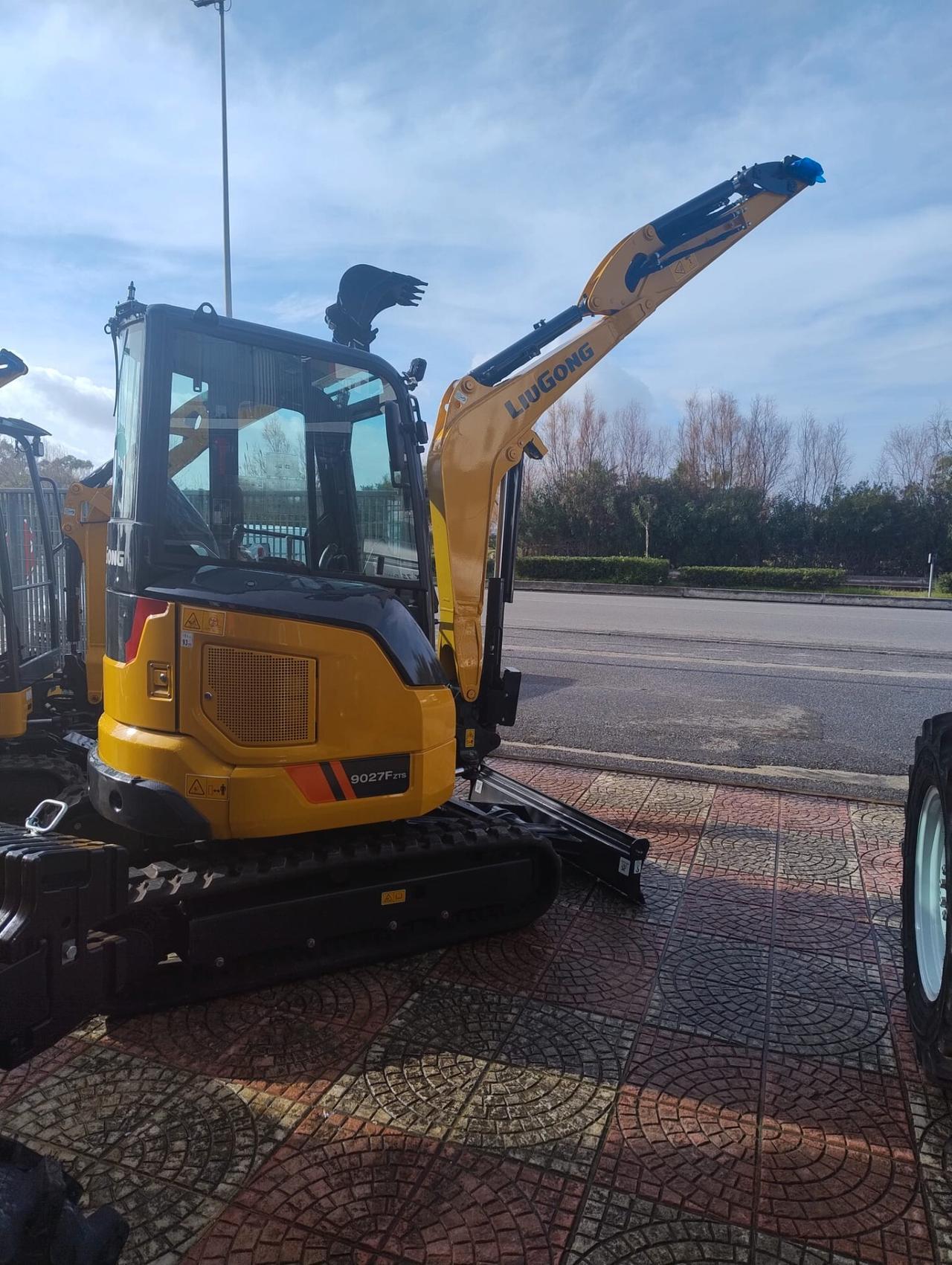 Escavatore Nuovo LiuGong 9027F (27 Quintali)