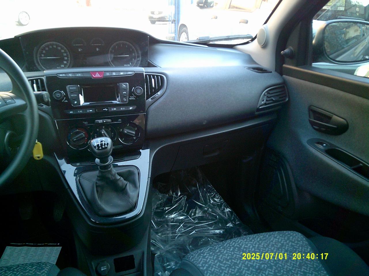 Lancia Ypsilon 1.0 FireFly 5 porte S&S Hybrid Silver