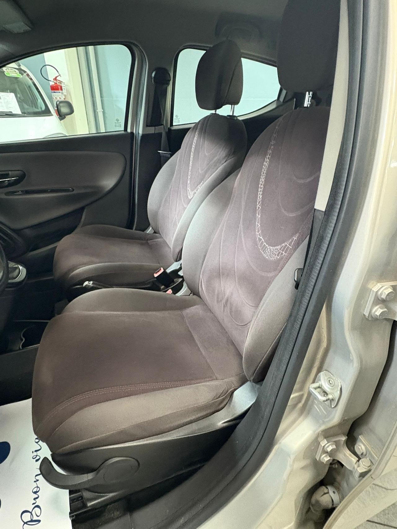 Lancia Ypsilon 1.2 69 CV 5 porte S&S Silver Ok Neopatentati