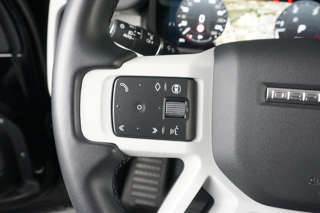 Land Rover Defender 110 3.0D I6 200 CV AWD Auto X-Dynamic SE