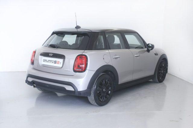 MINI Cooper 1.5 Cooper Essential 5 porte Tetto nero/cerchi 17'