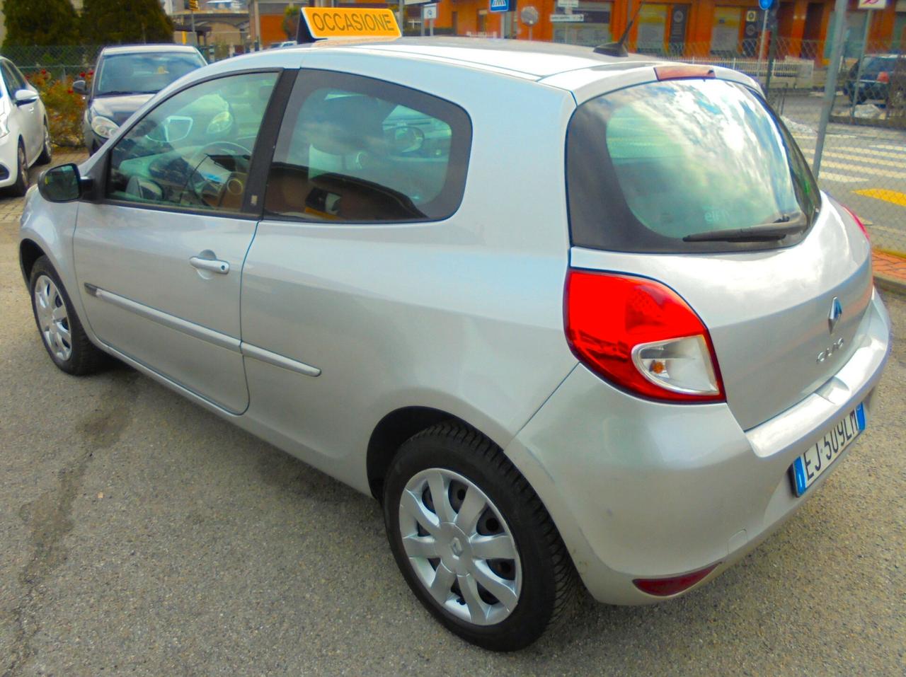 Renault Clio 1200 75 CV 20TH ANNIVERSARY