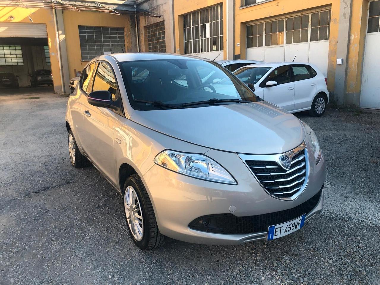 Lancia Ypsilon 0.9 TwinAir 85 CV 5 porte Metano Ecochic Gold