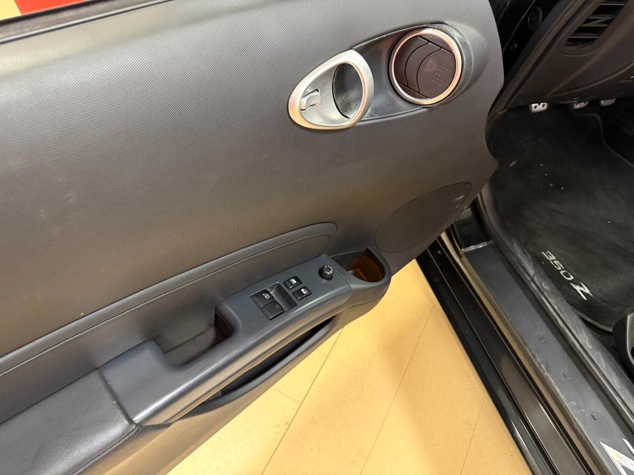 Nissan Z 350Z Roadster 3.5 V6 Lev 2