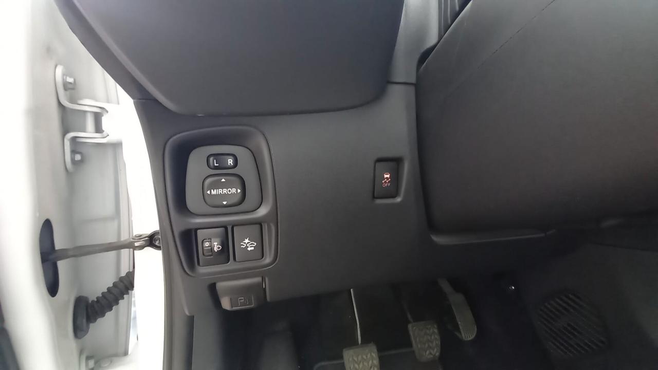 Toyota Aygo Connect 1.0 VVT-i 72 CV 5 porte x-clusiv red style